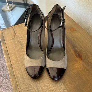 Nine West Gray and Burgundy Suede heels ☕️